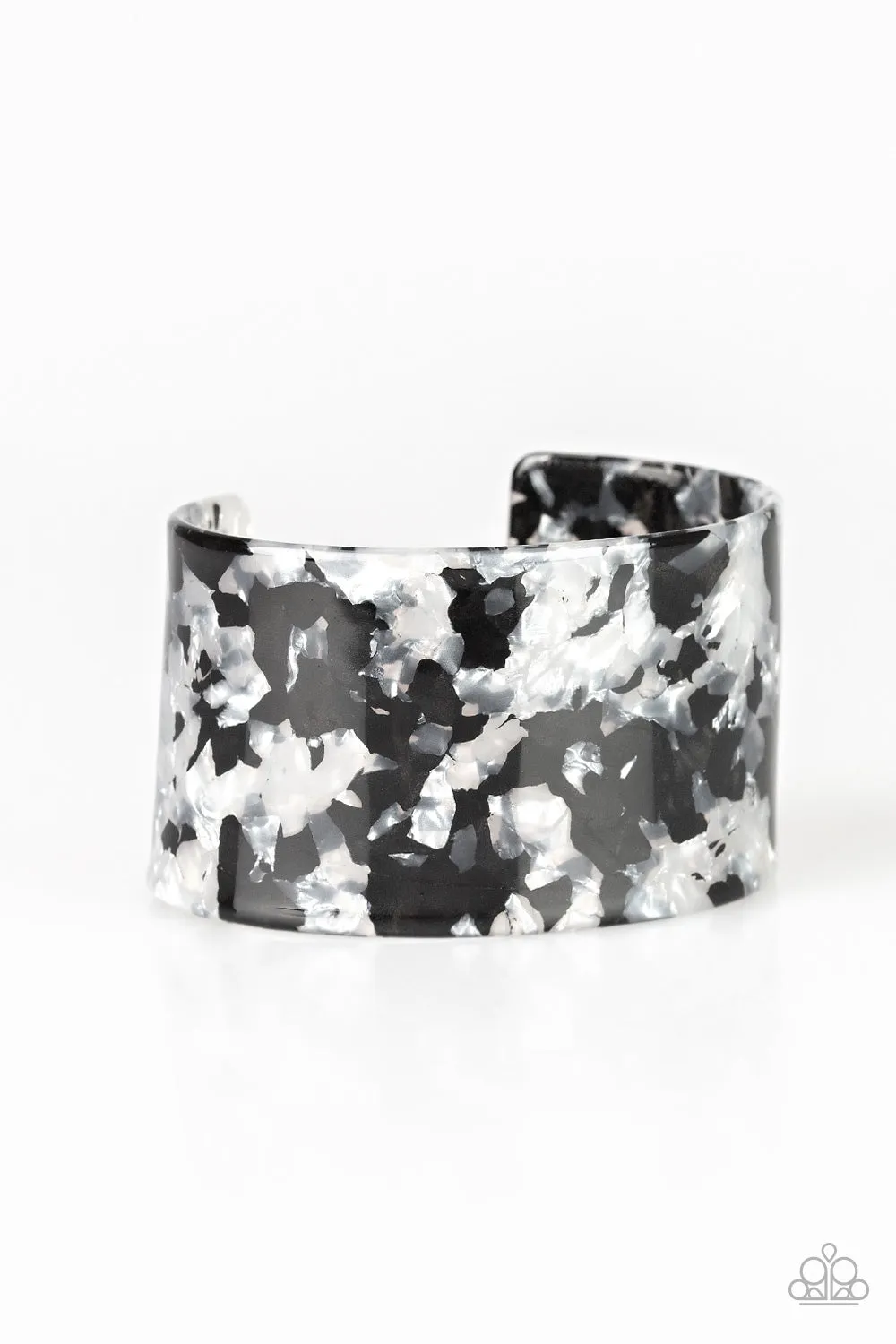 Paparazzi Accessories  - Vogue Revamp #B128 Drawer 7/3 - White Bracelet