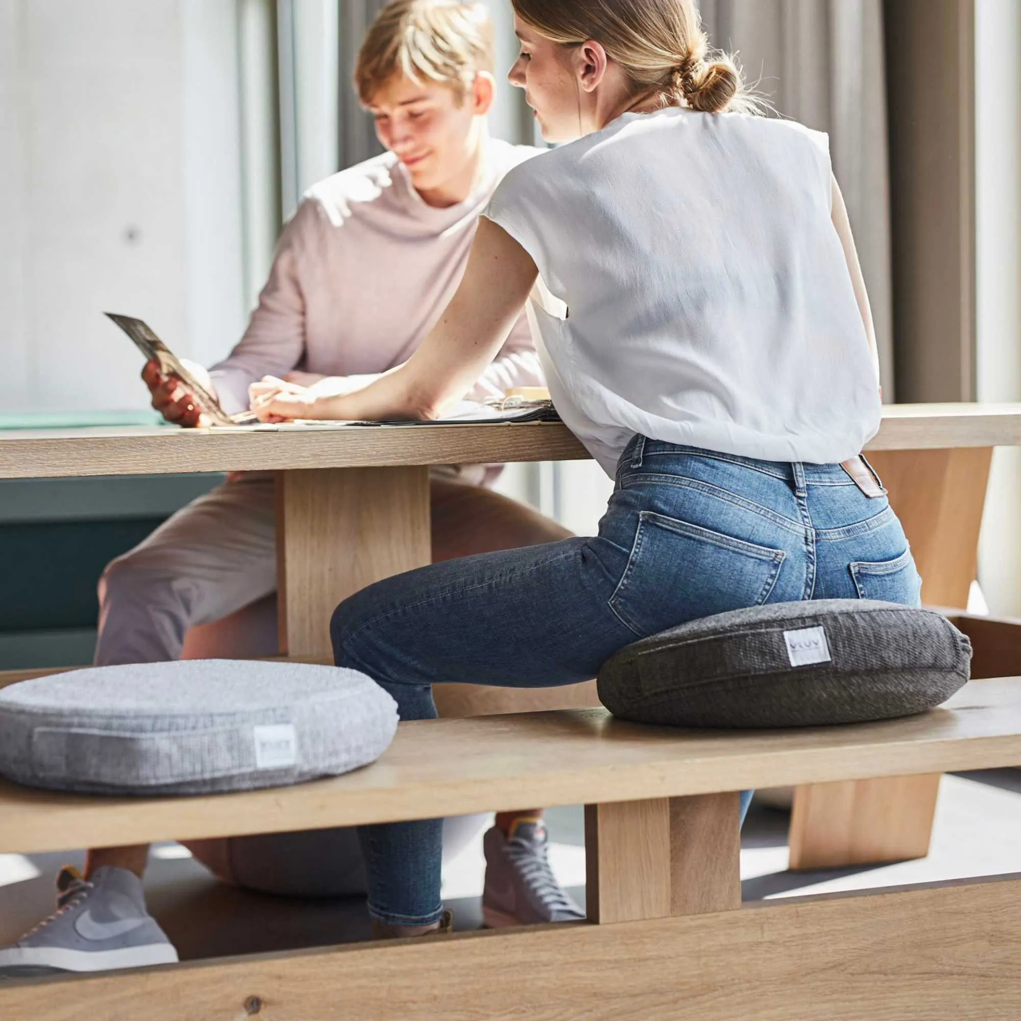 VLUV Pil & Ped balance cushion, pebble